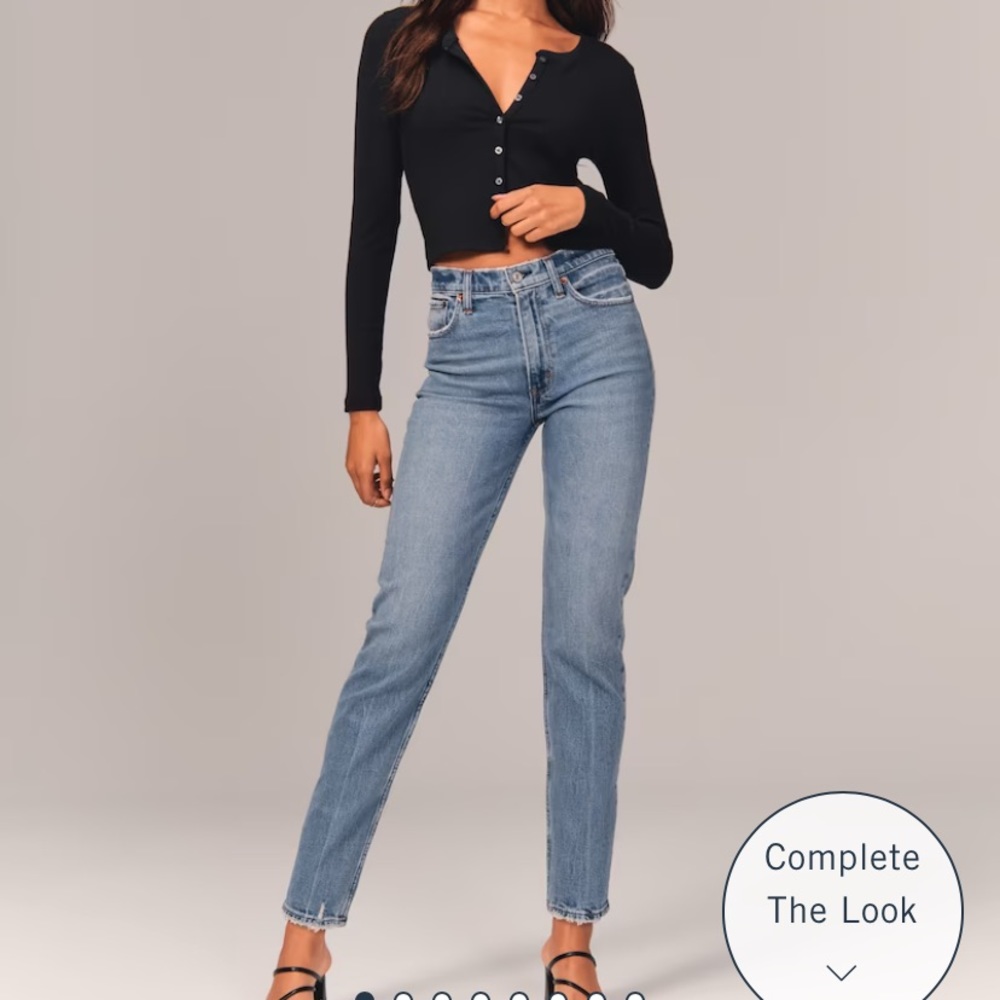 Brand New With Tags Abercrombie High Rise Mom Jeans Size 12/ 31 inch